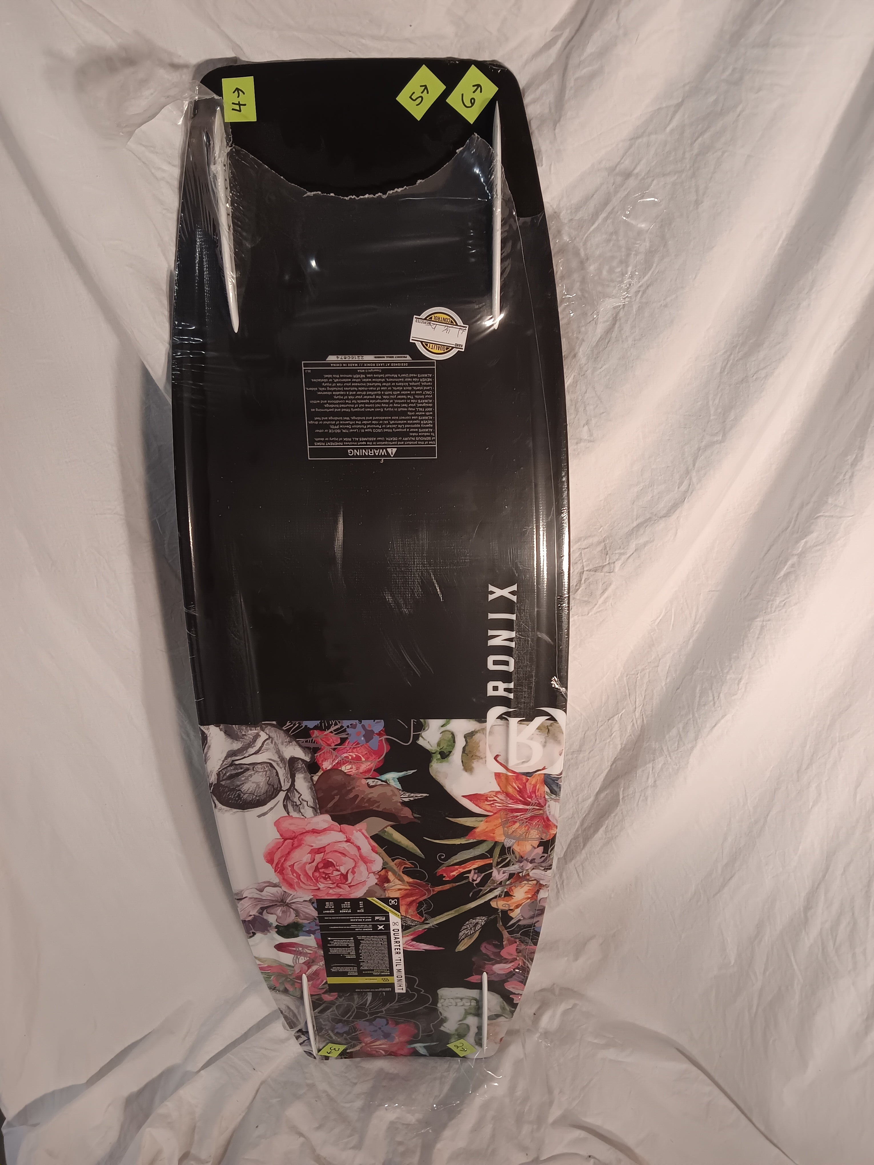 Quarter 'Til Midnight SF - White /Black Sugar Skull - 138 - Scratch N Dent SD229