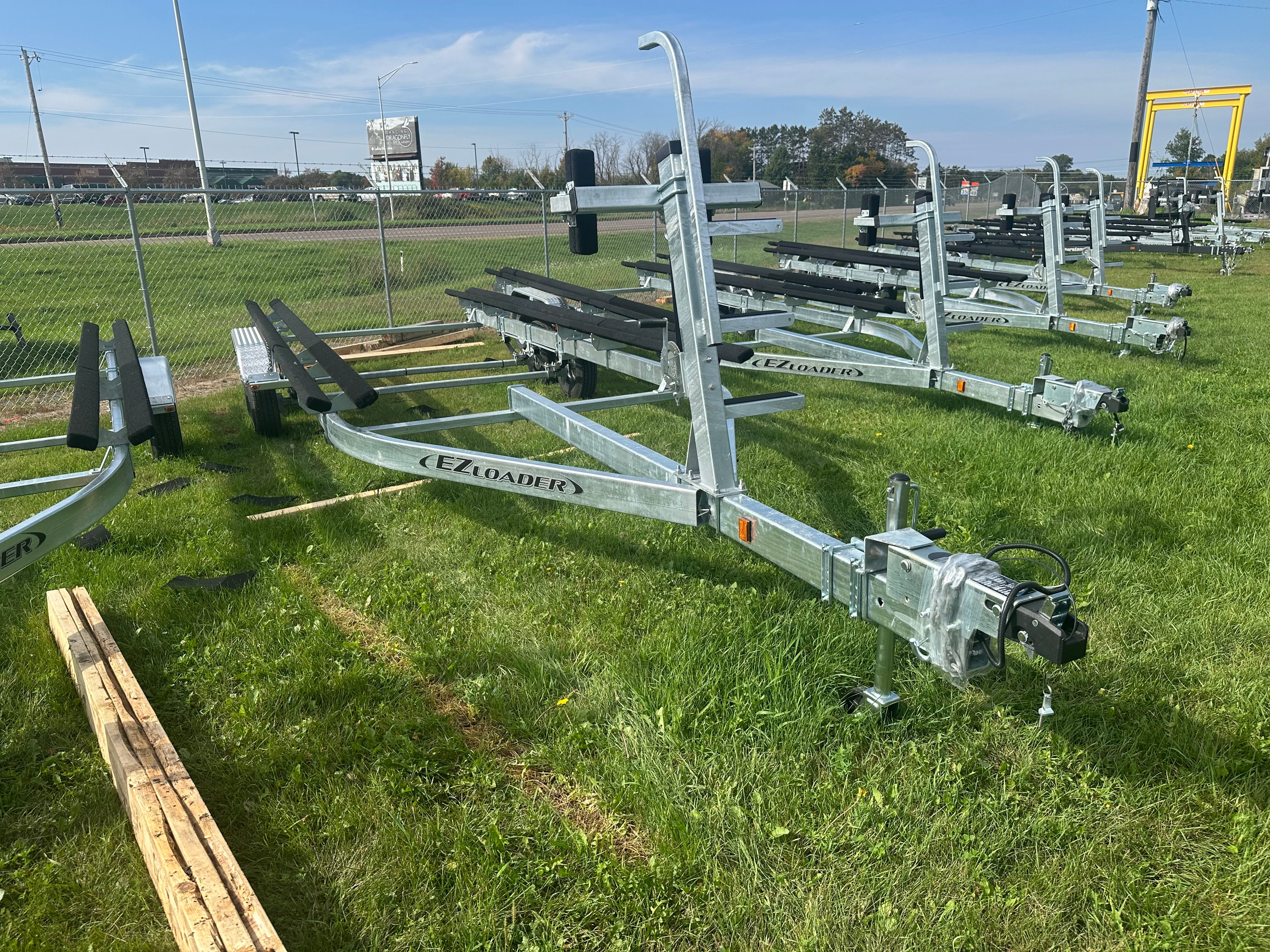 EZ Loader T102PS 22-24 4700 Bunk Pontoon Trailer (Galvanized) HYD DISC 1X Aluminum Rims