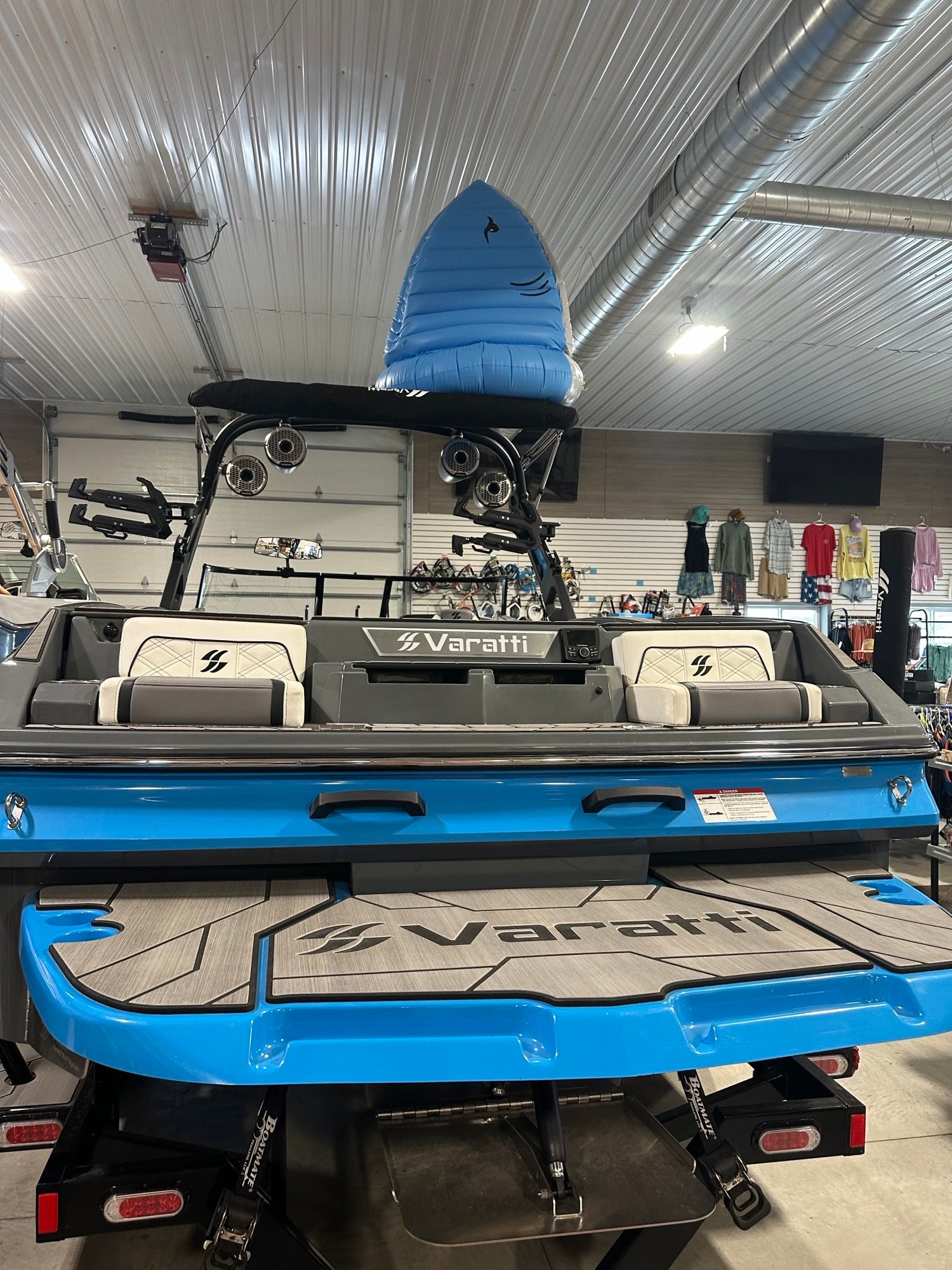 Varatti Z2474 Wake Surf Boat with Trailer – 24’7″ Model back
