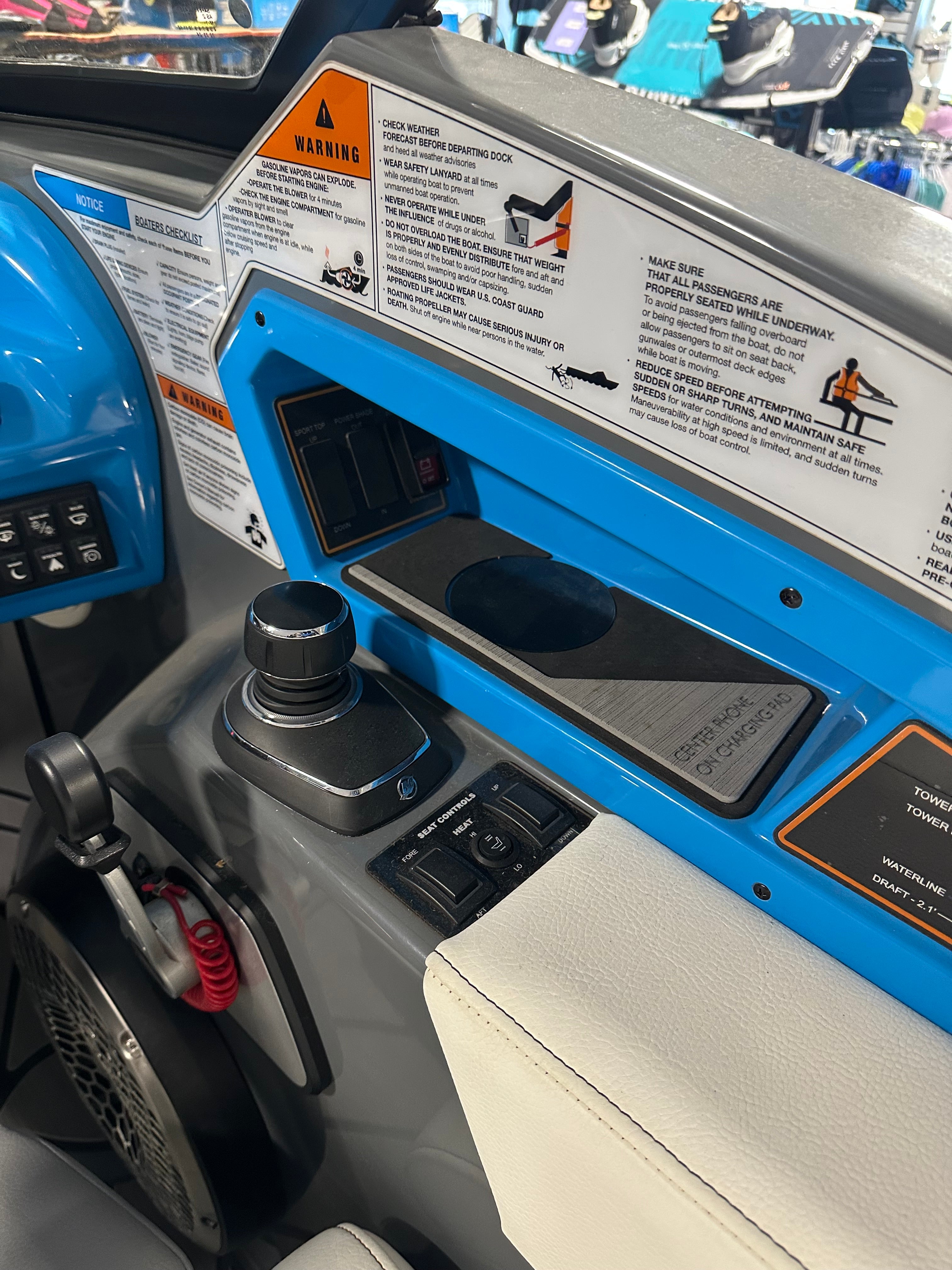 Varatti Z2474 Wake Surf Boat with Trailer – 24’7″ Model joystick