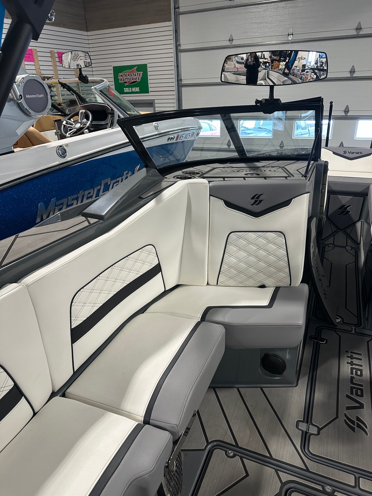 Varatti Z2474 Wake Surf Boat with Trailer – 24’7″ Model observer seat