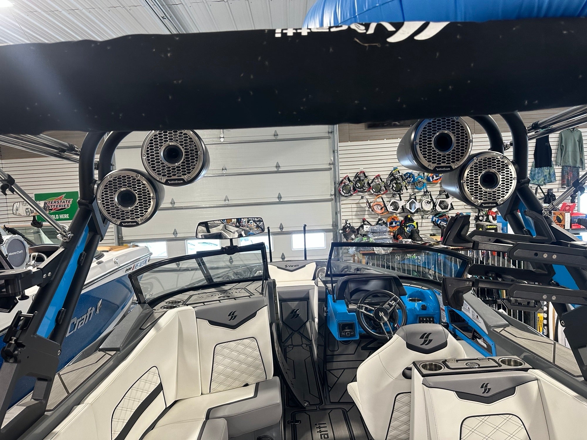 Varatti Z2474 Wake Surf Boat with Trailer – 24’7″ Model cabin