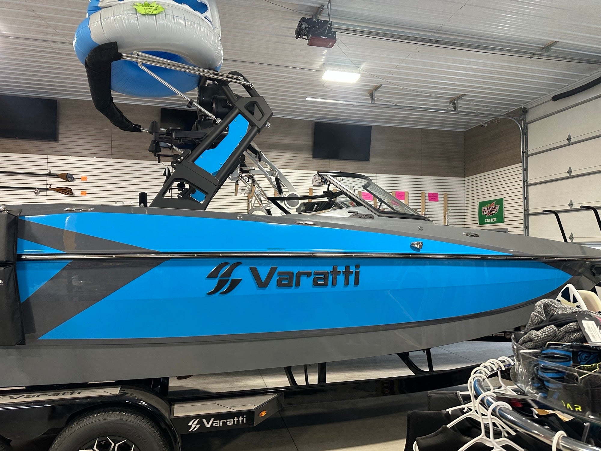 Varatti Z2474 Wake Surf Boat with Trailer – 24’7″ Model